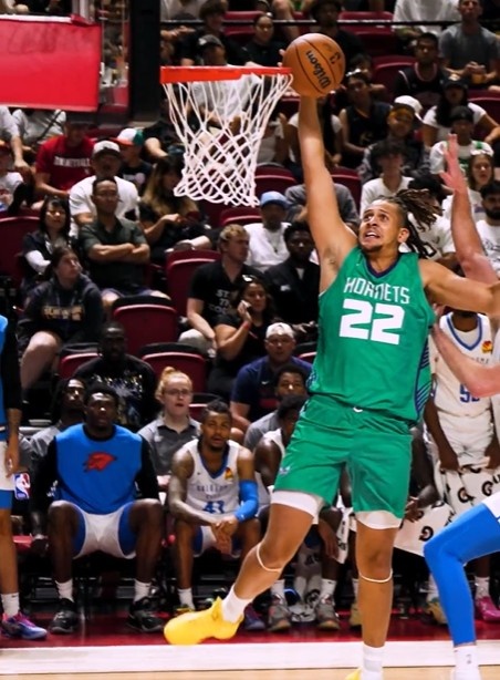 亚博体育-G联盟场均15分8板！Shams：鹈鹕将和中锋约什·奥杜罗签双向合同